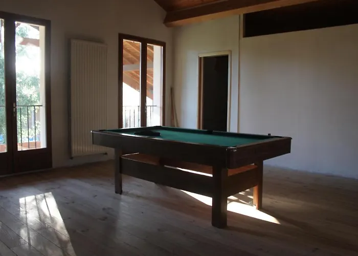 Vila Au Milieu Des Pins / Bord Du