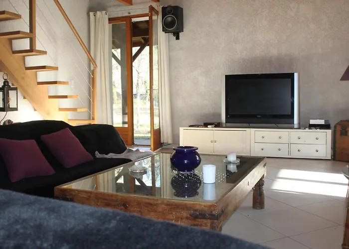 Vila Au Milieu Des Pins / Bord Du *