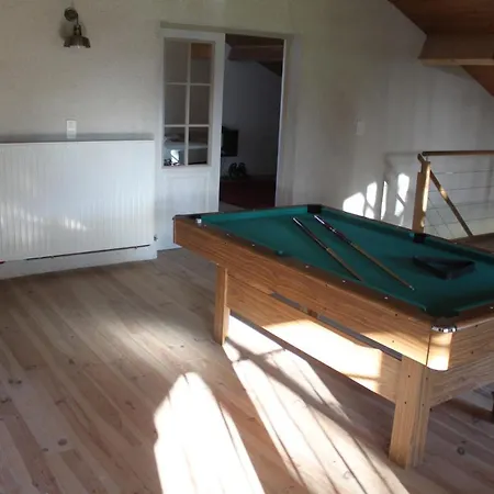 Villa Au Milieu Des Pins / Bord Du *