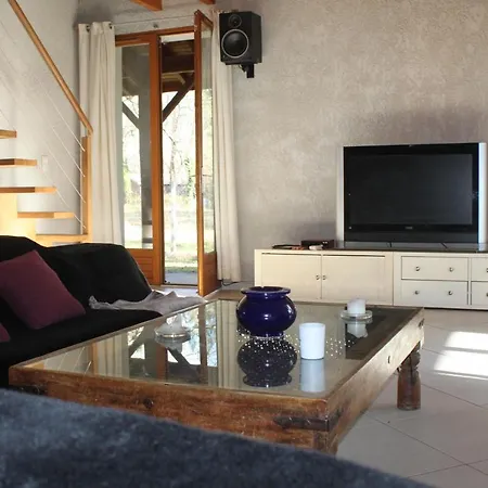 Villa Au Milieu Des Pins / Bord Du *